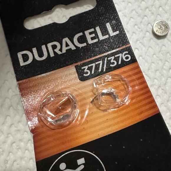 Michael Kors-3113 Woman’s Gold Tone Watch w/new Battery 100 Meters tested works - Picture 10 of 12